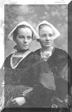 Jeunes_filles_1904.JPG (83581 octets)